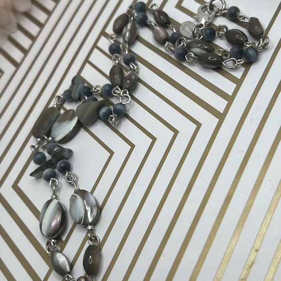 Reversible Worthington Shell Necklace. - Picture 5 of 7